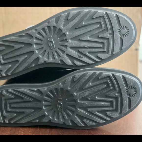 UGG Mini Berge Black Leather Shearling Mini Boot 7 - Picture 6 of 6